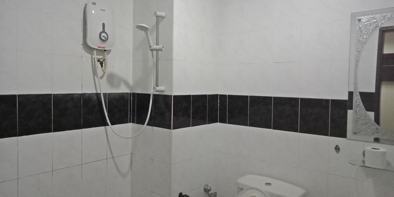 The Upper Deck Hotel Kudat Exterior foto